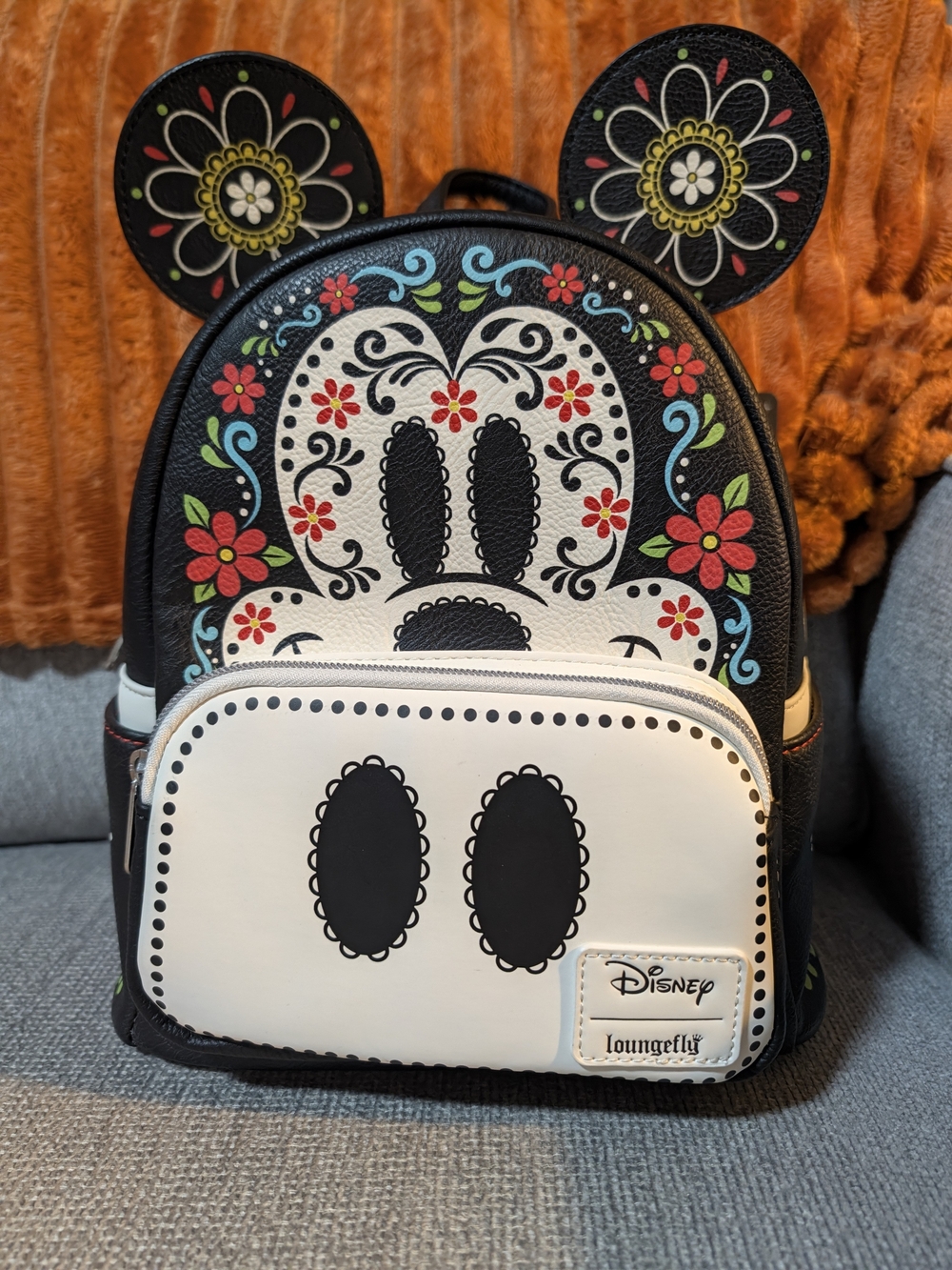 Loungefly Minnie Mouse Sugar Skull, Glow In The Dark Backpack